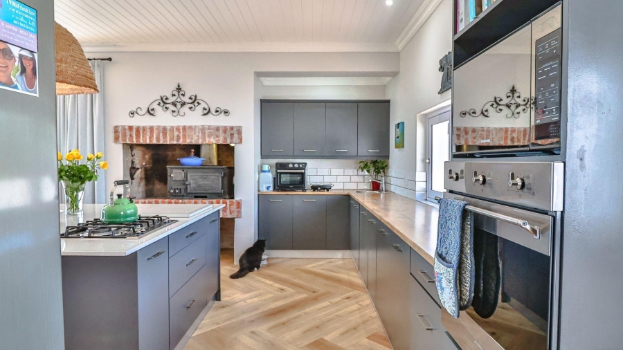 4 Bedroom Property for Sale in De Kelders Western Cape